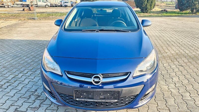 Gebraucht Opel Astra Selection 116 PS (85 kW) 2014 Blau Limousine