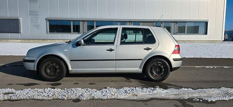 Grau Gebraucht 2000 VW Golf Basis Limousine | 750 € (Superpreis) - Bild 1/4