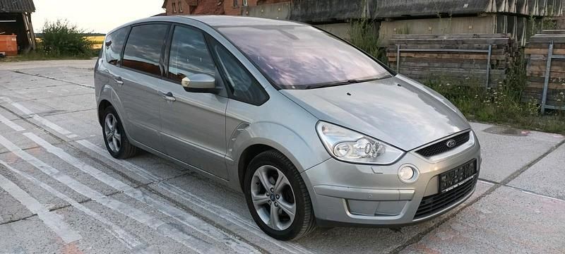 Grau Gebraucht 2009 Ford S-MAX Titanium Van / Kleinbus | 3.500 € (Superpreis) - Bild 1/4