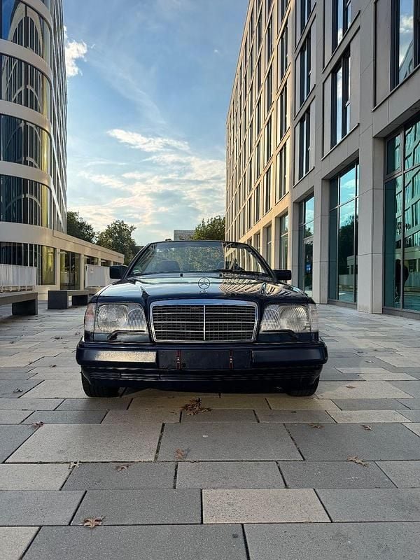 Gebraucht Mercedes E200 136 PS (100 kW) 1996 Blau Cabrio