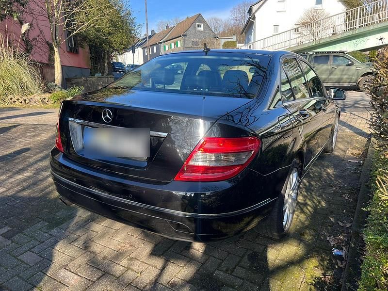 Gebraucht Mercedes C180 153 PS (112 kW) 2010 Schwarz Limousine