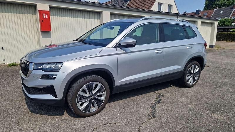 Silber Gebraucht 2024 Skoda Karoq Style SUV | 32.500 € (Fairer Preis) - Bild 1/4