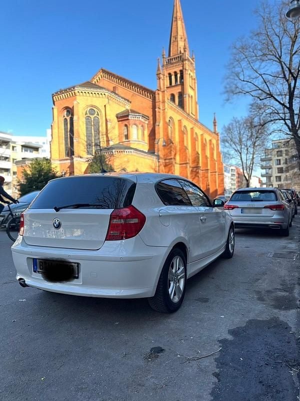 Gebraucht BMW 116 116 PS (85 kW) 2008 Weiß Kleinwagen