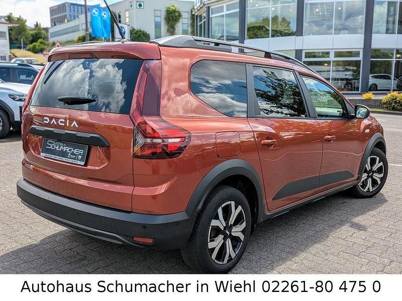 Gebraucht Dacia Jogger Expression 110 PS (80 kW) 2023 Braun Van / Kleinbus