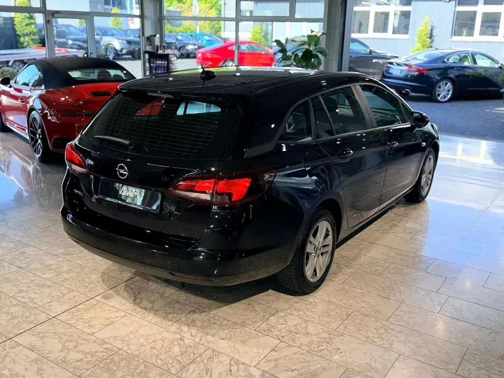 Usata Opel Astra Edition 110 CV (80 kW) 2021 Nero Berlina