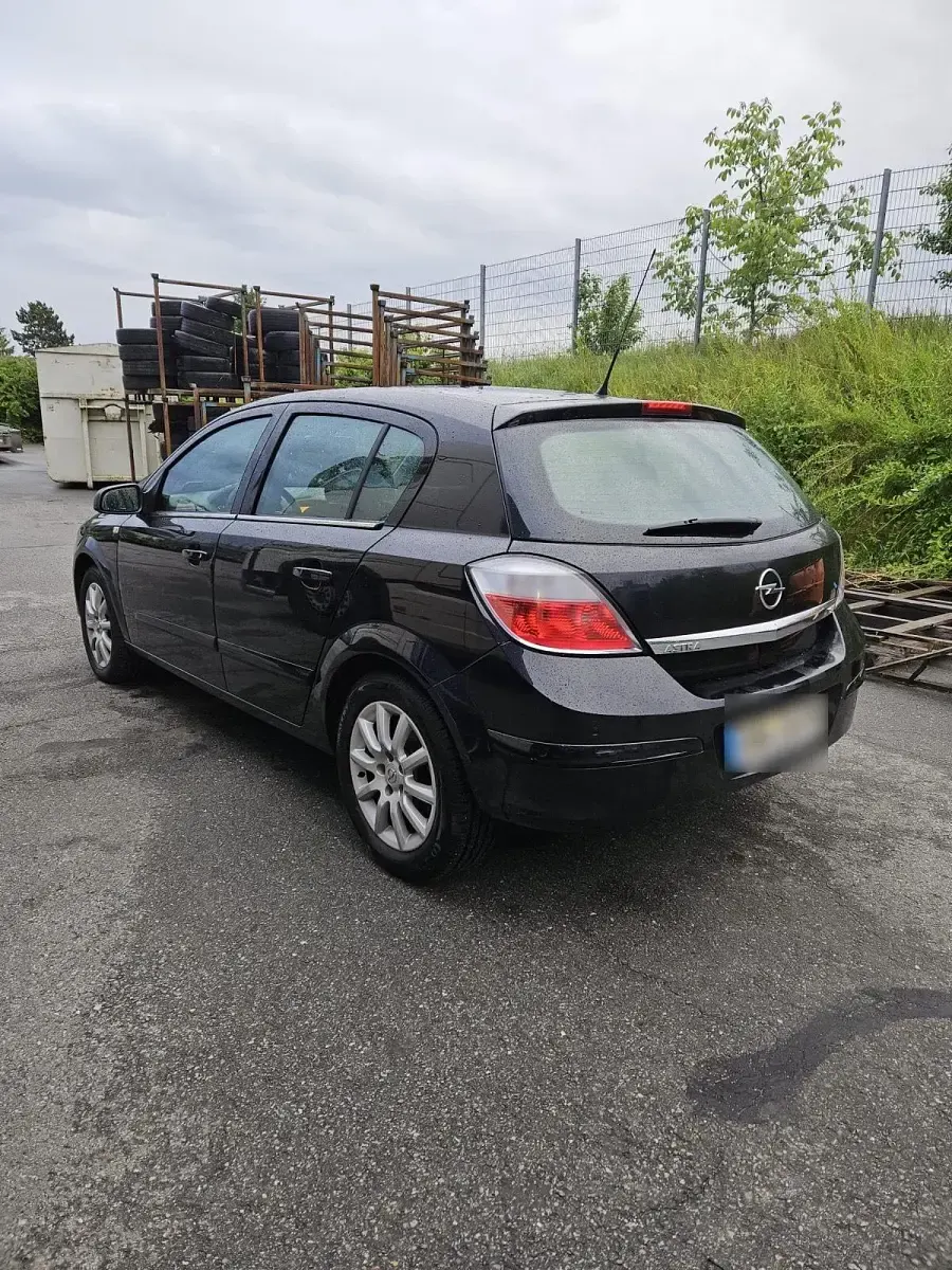 Gebraucht Opel Astra 125 PS (91 kW) 2004 Schwarz Kleinwagen