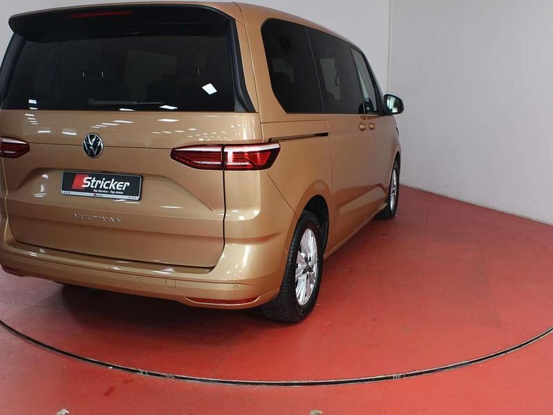 Gebraucht VW Multivan Life 150 PS (110 kW) 2025 Copper bronze metallic Van