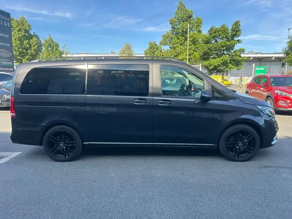 Gebraucht Mercedes V300 AMG 237 PS (174 kW) 2021 Graphitgrau Van / Kleinbus
