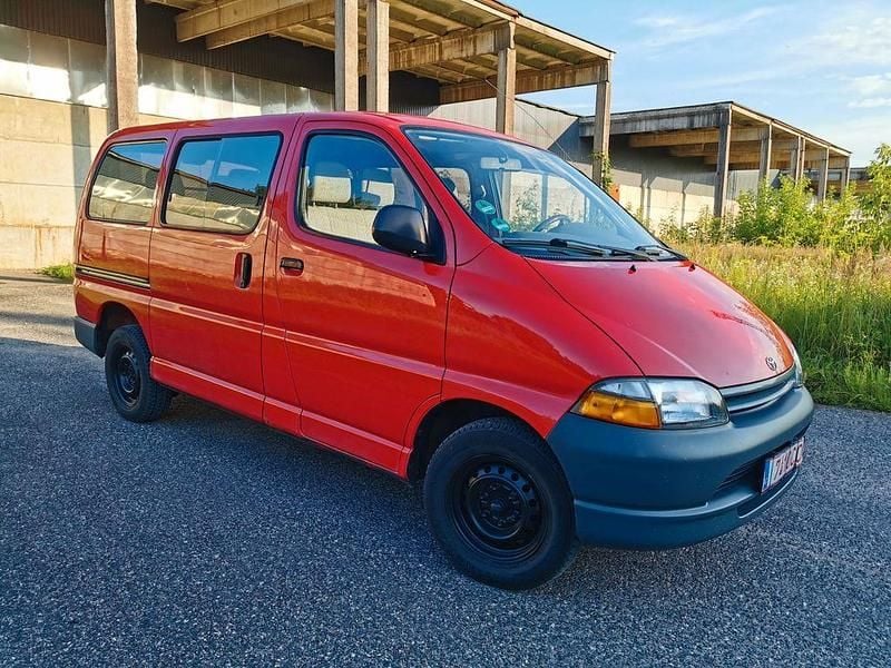 Gebraucht Toyota HiAce 143 PS (105 kW) 2000 Rot Van