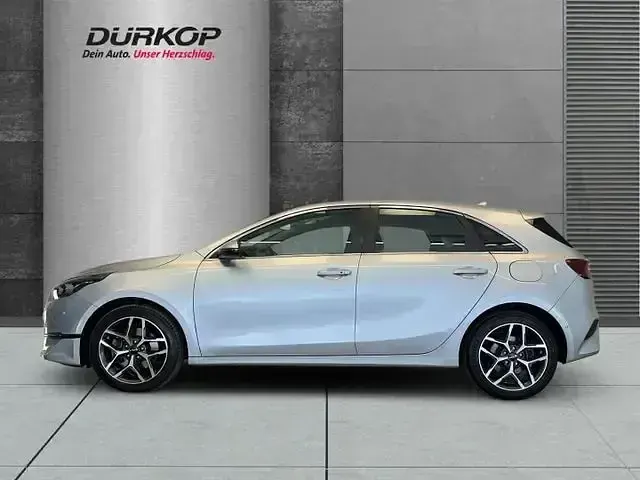 Gebraucht Kia Ceed Spirit 160 PS (117 kW) 2022 Silber Kleinwagen