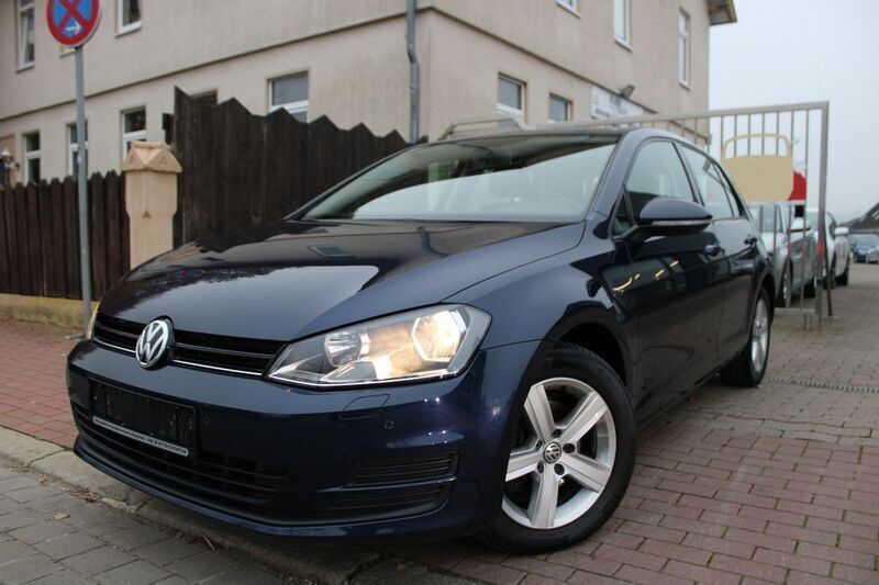 Blau Gebraucht 2014 VW Golf VII Comfortline Limousine | 9.999 € (Superpreis) - Bild 1/4