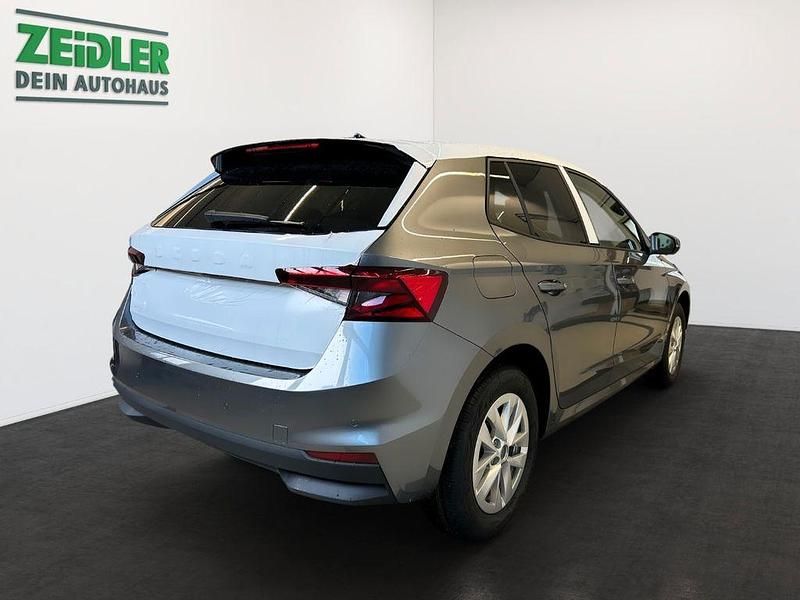 Neu Skoda Fabia Essence 95 PS (69 kW) 2026 Grau Limousine