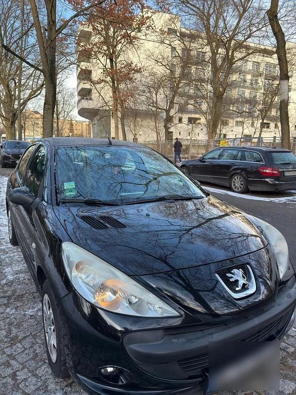 Gebraucht Peugeot 206+ 74 PS (54 kW) 2011 Schwarz Kleinwagen