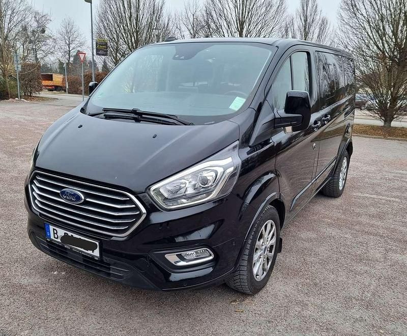 Gebraucht Ford Tourneo Titanium 131 PS (96 kW) 2022 Schwarz Van / Kleinbus
