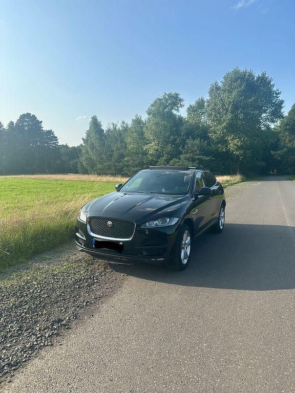 Schwarz Gebraucht 2017 Jaguar F-Pace Prestige SUV | 18.900 € (Fairer Preis) - Bild 1/4