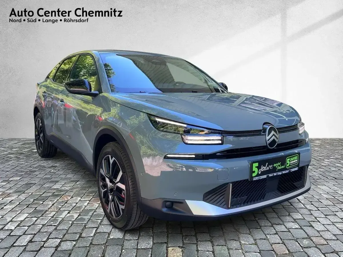 Neu Citroën C4 136 PS (100 kW) 2025 Lackierung manhattan green/typ Limousine