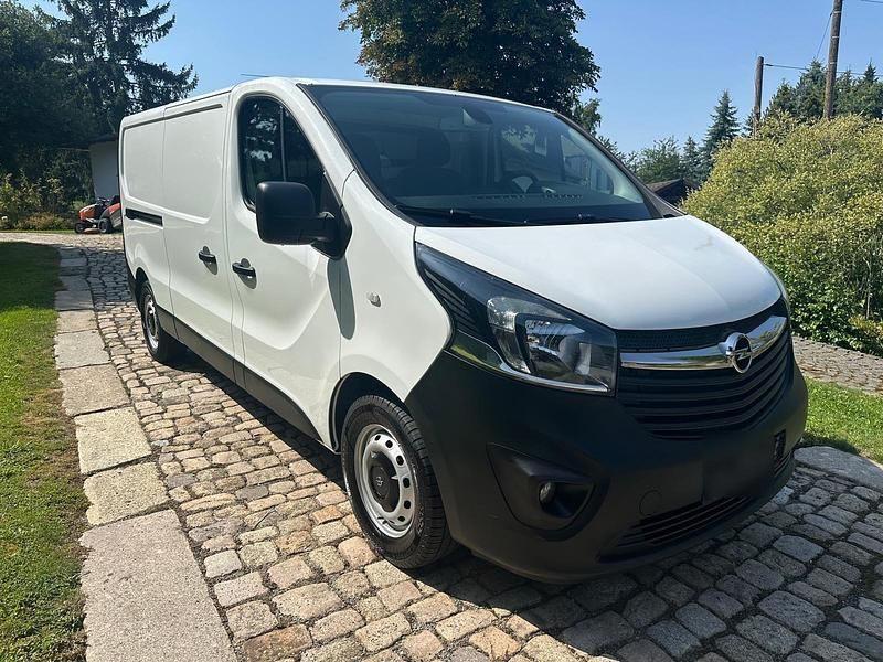 Weiß Gebraucht 2016 Opel Vivaro Van | 8.400 € (Superpreis) - Bild 1/4