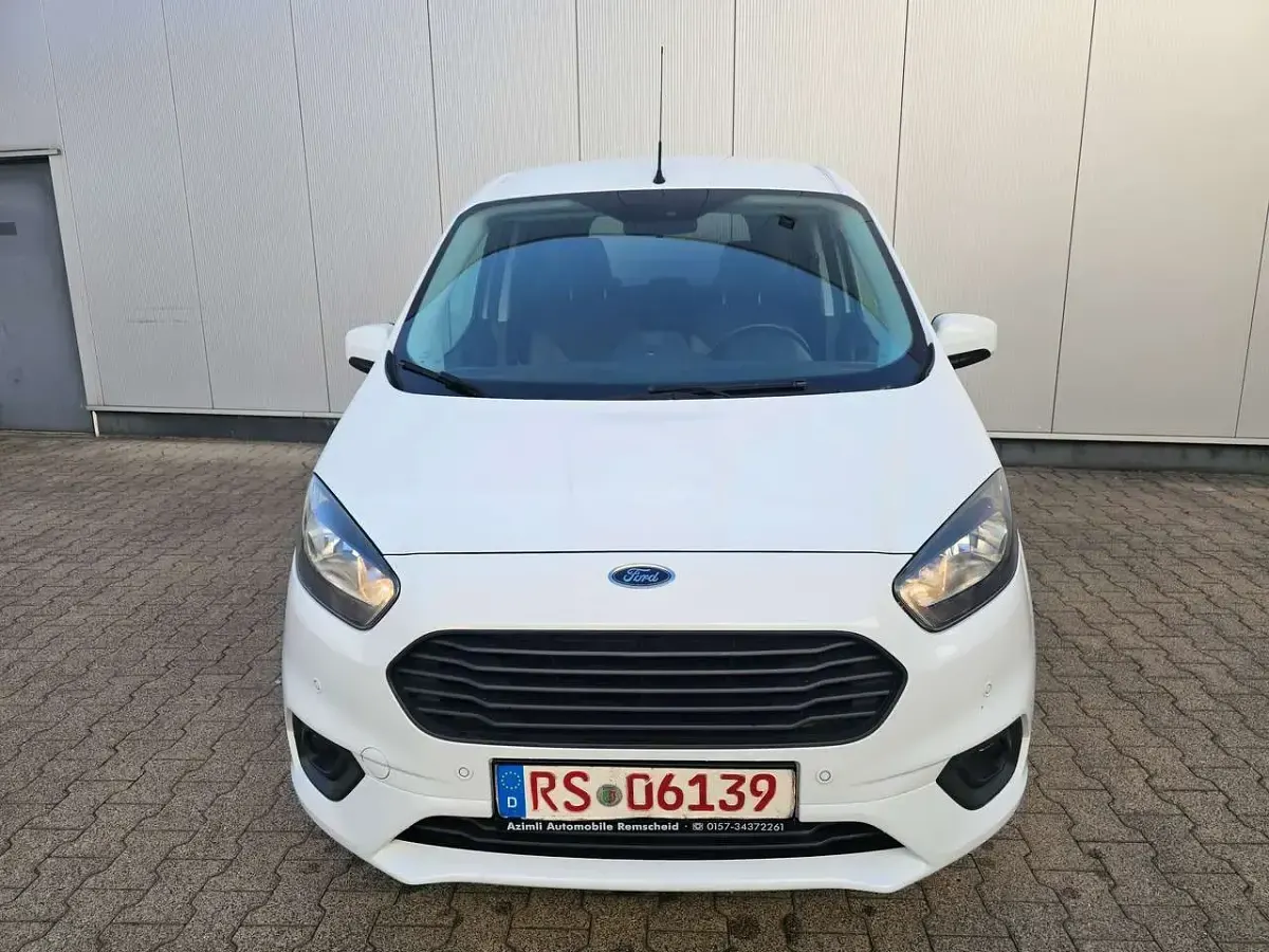 Gebraucht Ford Tourneo Trend 101 PS (74 kW) 2018 Weiß Kombi