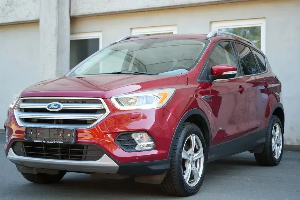 Gebraucht Ford Kuga Titanium 150 PS (110 kW) 2017 Rot SUV