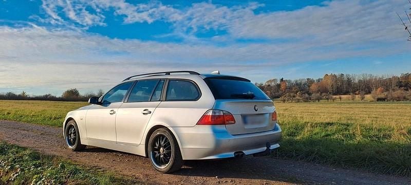 Gebraucht BMW 525 192 PS (141 kW) 2005 Silber Kombi