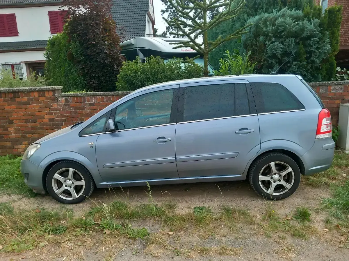 Gebraucht Opel Zafira 150 PS (110 kW) 2010 Grau Van / Kleinbus