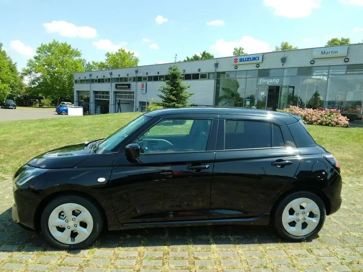 Neu Suzuki Swift Comfort 83 PS (61 kW) 2025 Super black pearl met. Kleinwagen