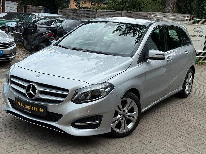 Polarsilber metalliclack Gebraucht 2018 Mercedes B200 Style Van / Kleinbus | 18.900 € (Fairer Preis) - Bild 1/4
