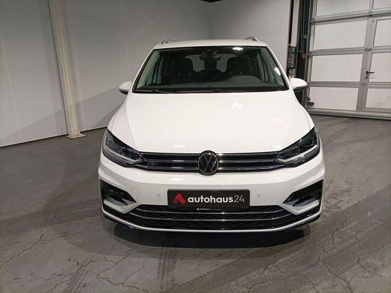 Gebraucht VW Touran Highline 150 PS (110 kW) 2022 Weiß Van / Kleinbus