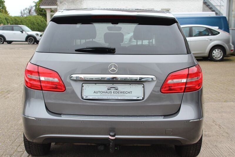 Gebraucht Mercedes B180 109 PS (80 kW) 2016 Grau Van / Kleinbus