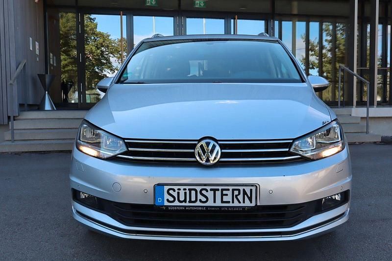Używany VW Touran Join 150 KM (110 kW) 2019 Srebrny Minivan