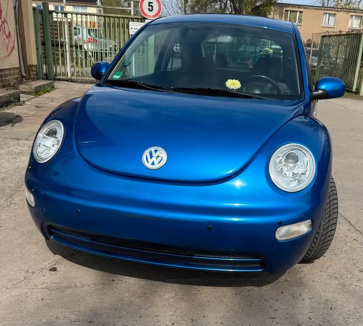 Second-hand VW Beetle 75 CP (55 kW) 2000 Albastru Hatchback