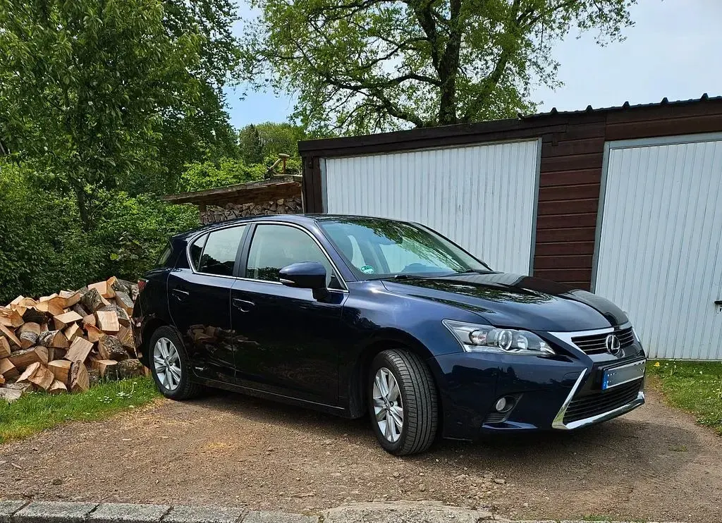 Second-hand Lexus CT200h 136 CP (100 kW) 2017 Albastru Berlinǎ