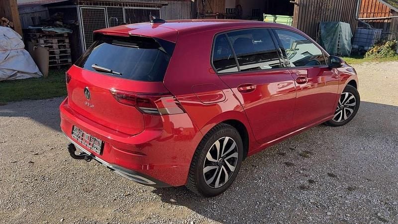 Second-hand VW Golf VIII Style 150 CP (110 kW) 2022 Roșu Berlinǎ