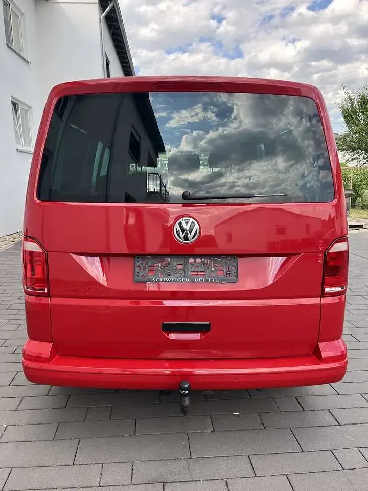 Gebraucht VW Multivan Trendline 150 PS (110 kW) 2017 Rot Van / Kleinbus