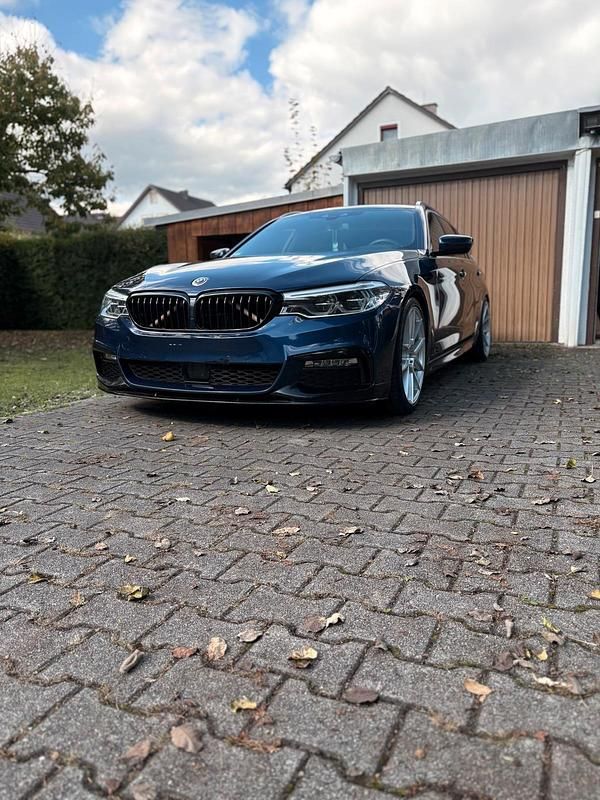 Blau Gebraucht 2017 BMW 520 Kombi | 25.000 € (Teuer) - Bild 1/4