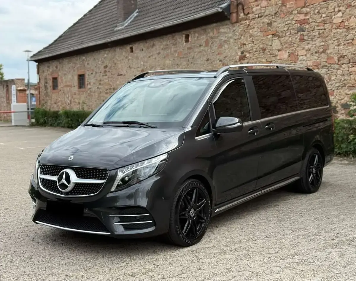 Gebraucht Mercedes V300 AMG line 237 PS (174 kW) 2023 Grau Van / Kleinbus