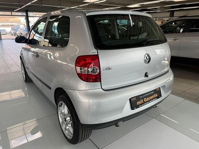 Gebraucht VW Fox 54 PS (39 kW) 2005 Silber Kleinwagen