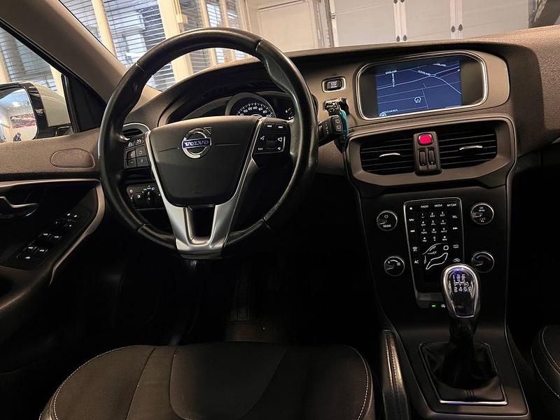 Gebraucht Volvo V40 150 PS (110 kW) 2014 Blau Limousine