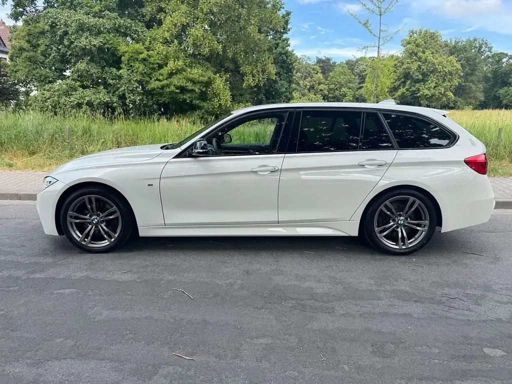 Gebraucht BMW 330 M Sport 258 PS (189 kW) 2017 Weiß Kombi