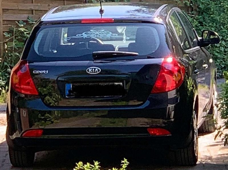 Schwarz Gebraucht 2009 Kia Ceed Basis Kleinwagen | 5.000 € (Teuer) - Bild 1/4