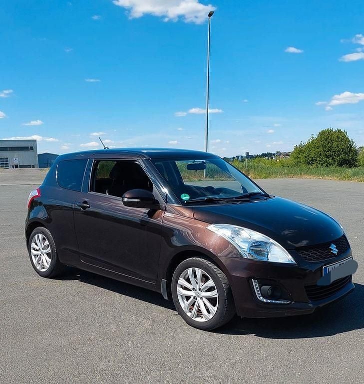 Braun Gebraucht 2015 Suzuki Swift Comfort Kleinwagen | 4.900 € (Fairer Preis) - Bild 1/4