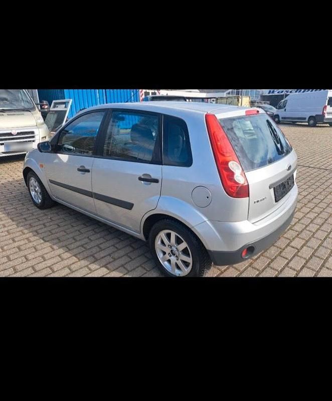 Second-hand Ford Fiesta 2006 Argintiu Hatchback