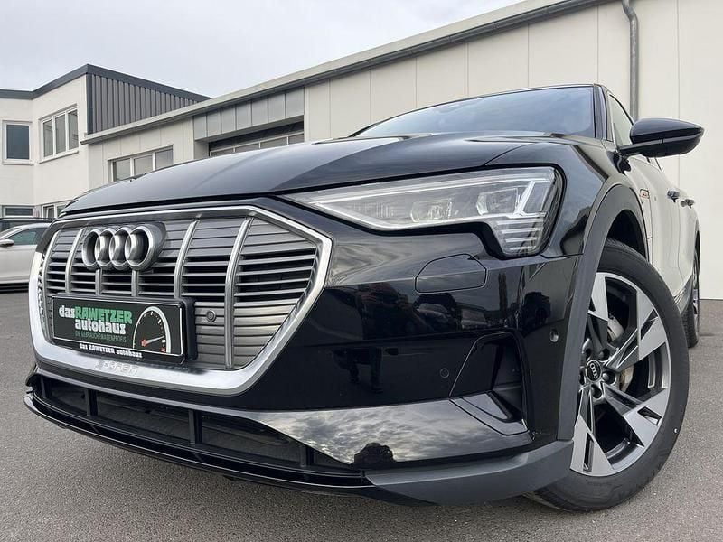 Brillantschwarz Gebraucht 2022 Audi e-tron S-Line SUV | 34.860 € (Superpreis) - Bild 1/4