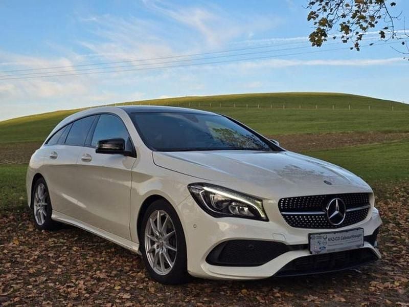 Gebraucht Mercedes CLA220 Shooting Brake AMG 184 PS (135 kW) 2017 Calcitweiss/zirrusweiss (metallic) Kombi
