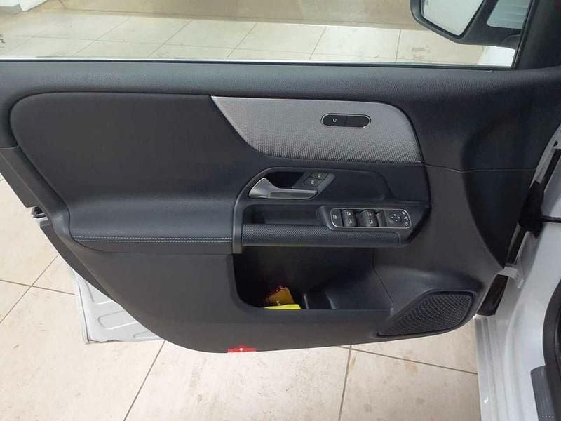 Gebraucht Mercedes B200 Style 150 PS (110 kW) 2022 Digitalweiß metallic Van / Kleinbus