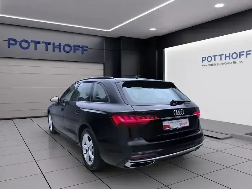 Gebraucht Audi A4 Advanced 190 PS (139 kW) 2022 Mythosschwarz metallic Kombi