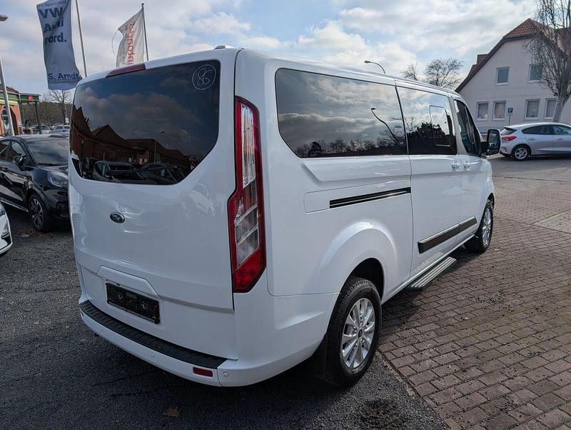 Gebraucht Ford Tourneo 131 PS (96 kW) 2020 Frostweiß Van / Kleinbus