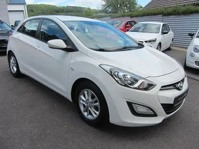 Gebraucht Hyundai i30 Edition 99 PS (72 kW) 2014 Weiß Limousine
