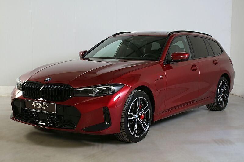 Gebraucht BMW 330e M Sport 292 PS (214 kW) 2025 Rot Kombi
