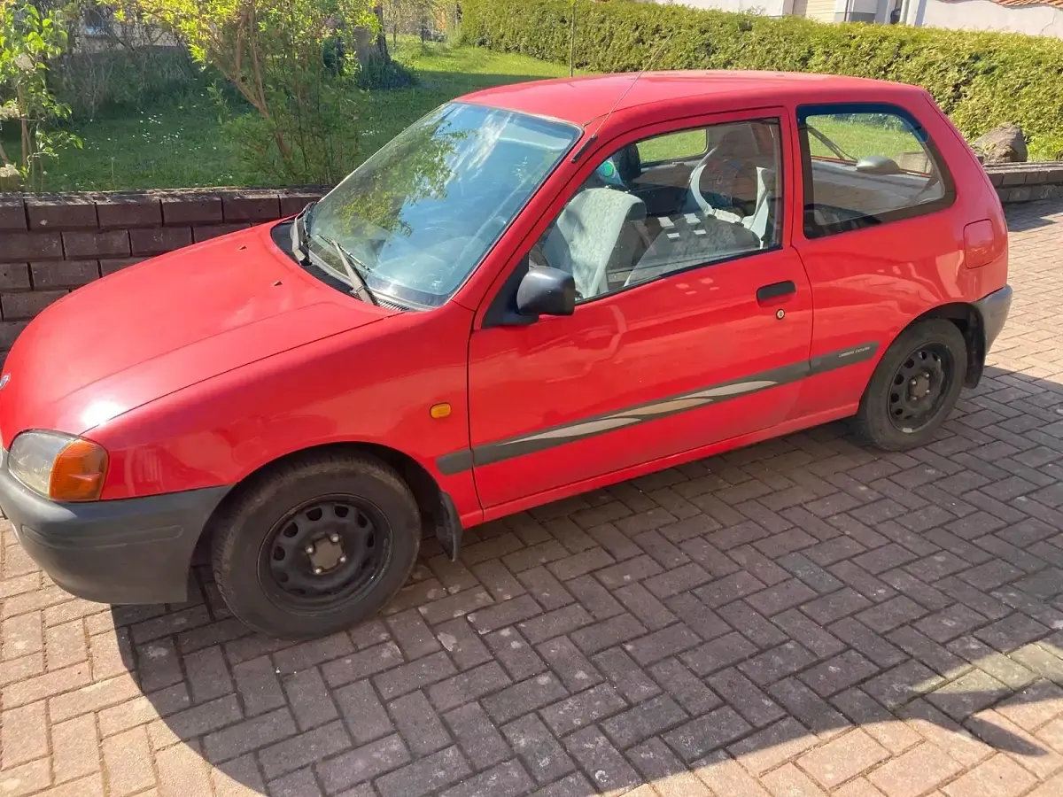 Gebraucht Toyota Starlet 69 PS (50 kW) 1996 Rot Kleinwagen
